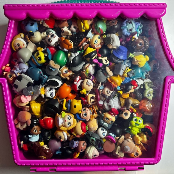 164 Disney doorables collectible toy figures w/ case & 4 surprise characters - Picture 5 of 5